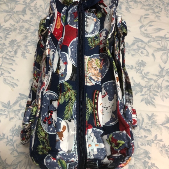 Vera Bradley NWT Christmas motif shoulder bag - Picture 2 of 6